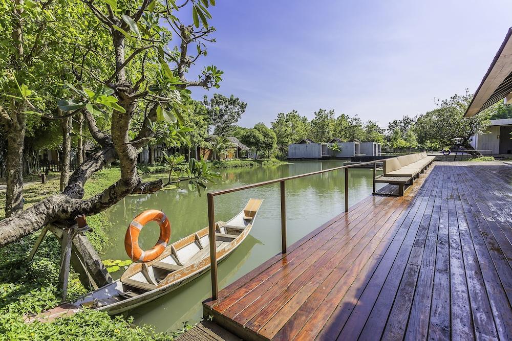 Into The Forest Hotel 3*