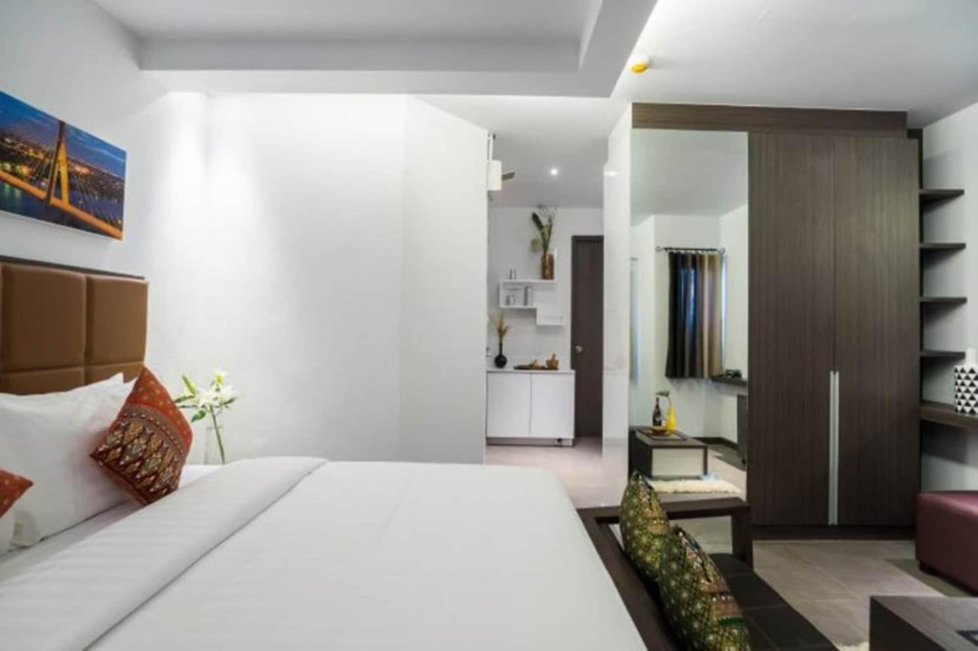 Hotel Aim House No Parking 3*