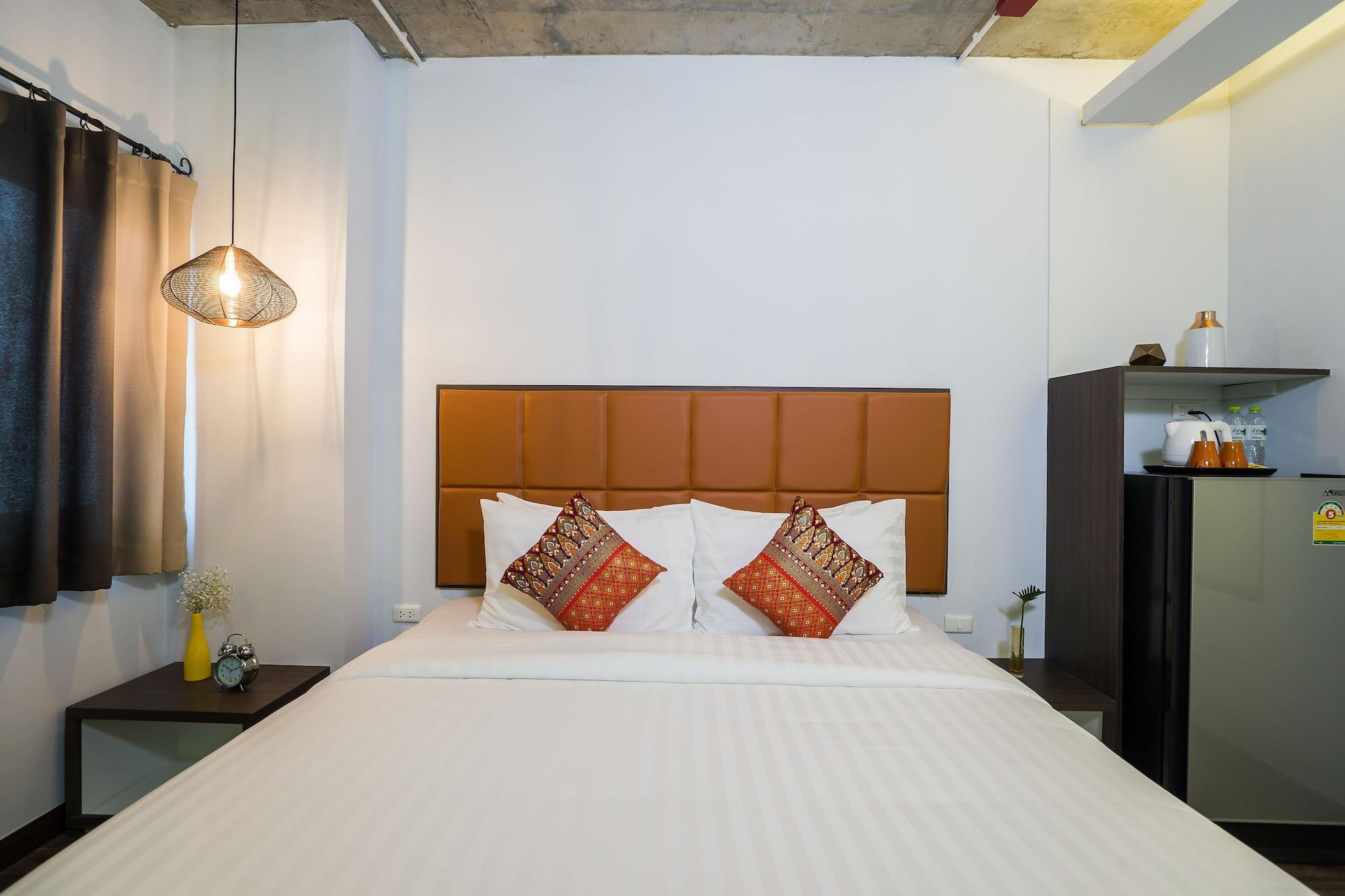 Hotel Aim House No Parking 3*