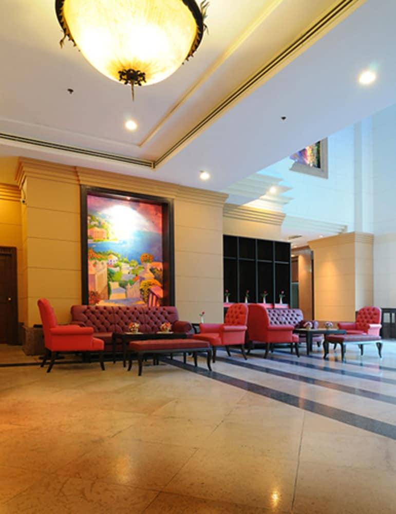 Karnmanee Palace Hotel