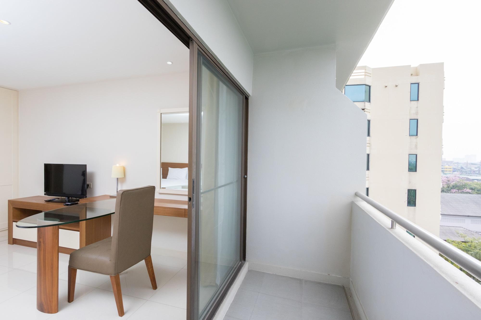 Thomson Huamark Khách sạn 4*