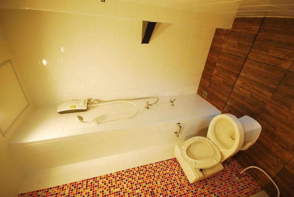 Khách sạn hẻo lánh Baan Mina 2*