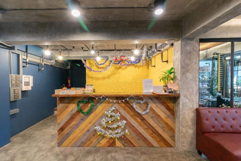 Zleepmotion Sukhumvit Hotel