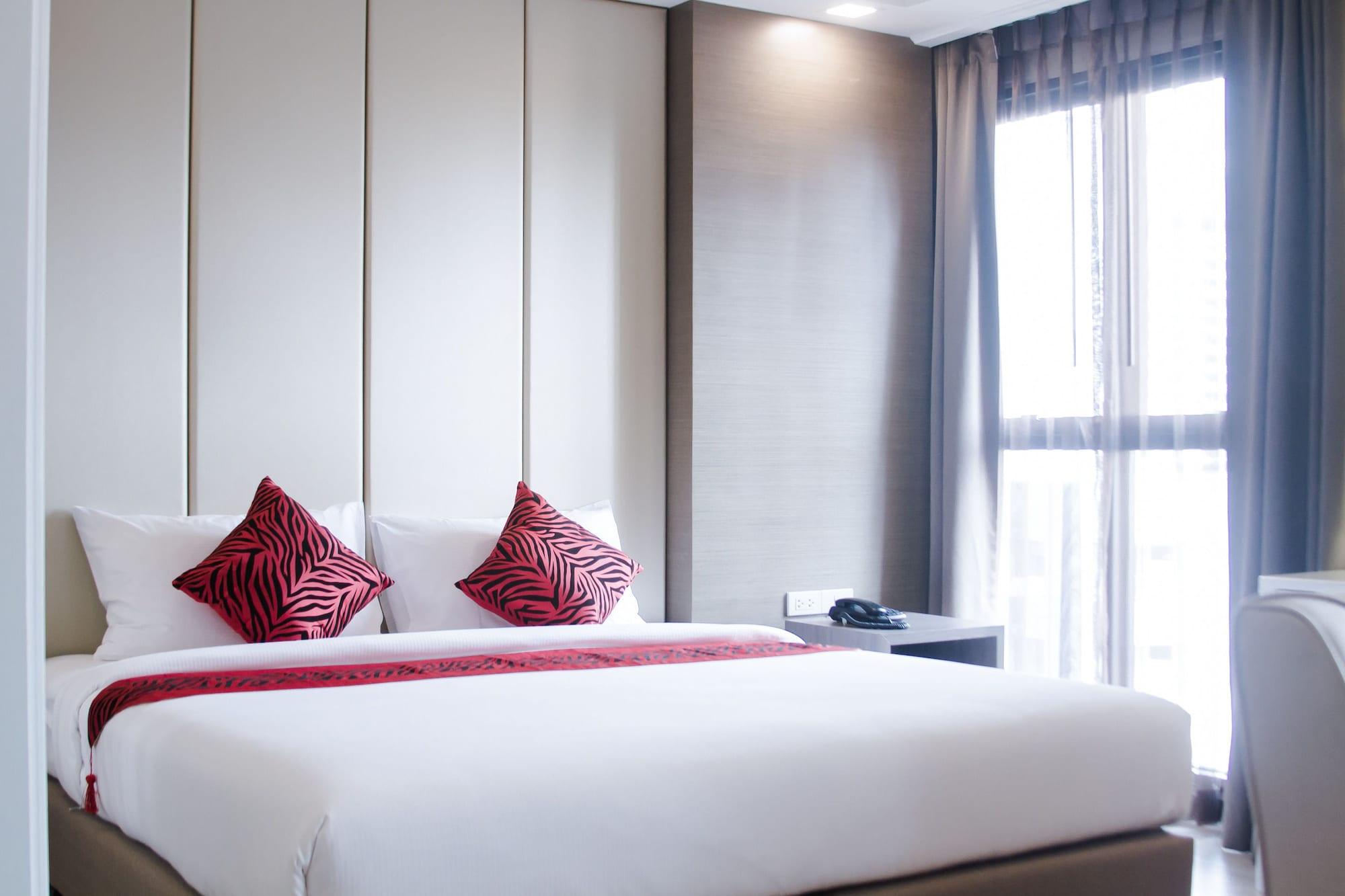 Hope Land Sukhumvit 8 Hotel 4*