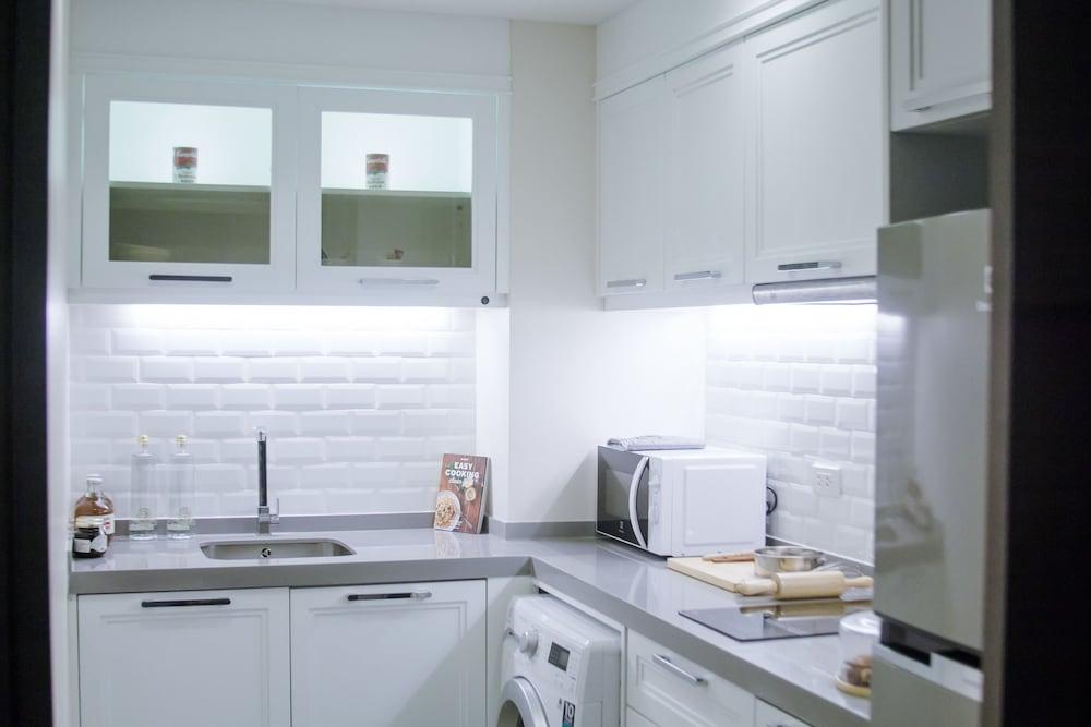 Hope Land Sukhumvit 8 Hotel 4*