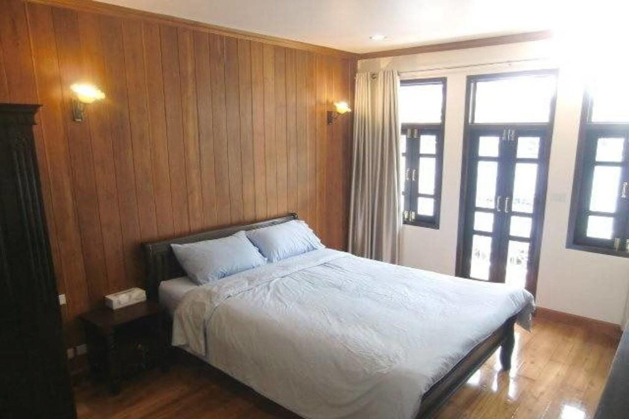 The Royal Thatien Village Gasthof Bangkok