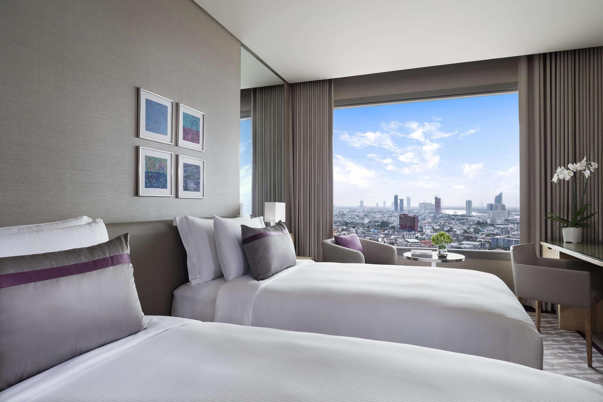 Khách sạn Avani Riverside 5*