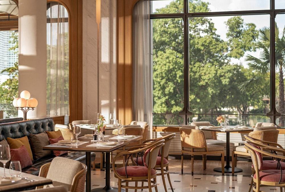 Four Seasons At Chao Phraya River Hotell 5*