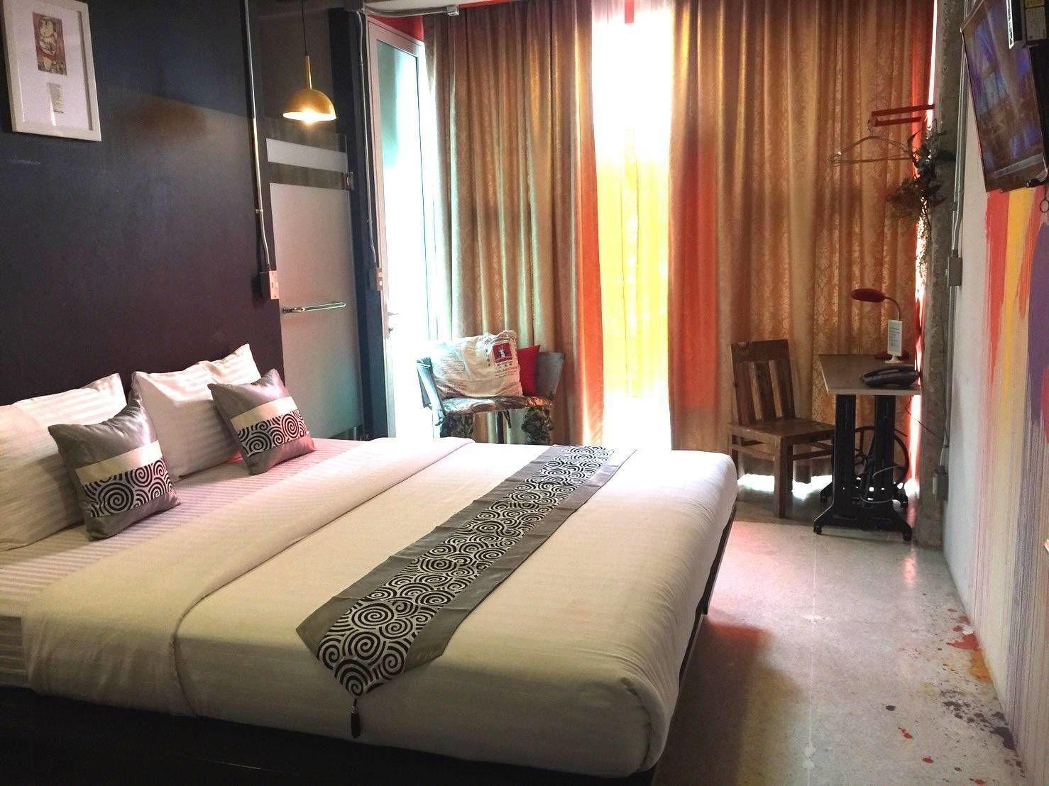 Silom Art Hostel *