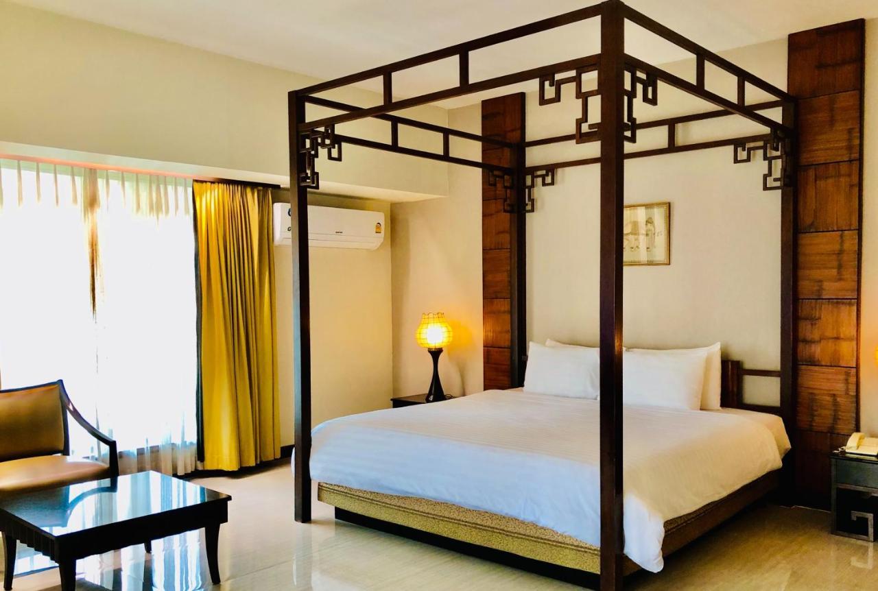 Indra Regent Hotel 4*