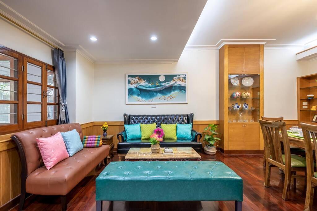 At Nana-5bed, Center, Nana Bts, Mbk, World, Siam * Bangkok