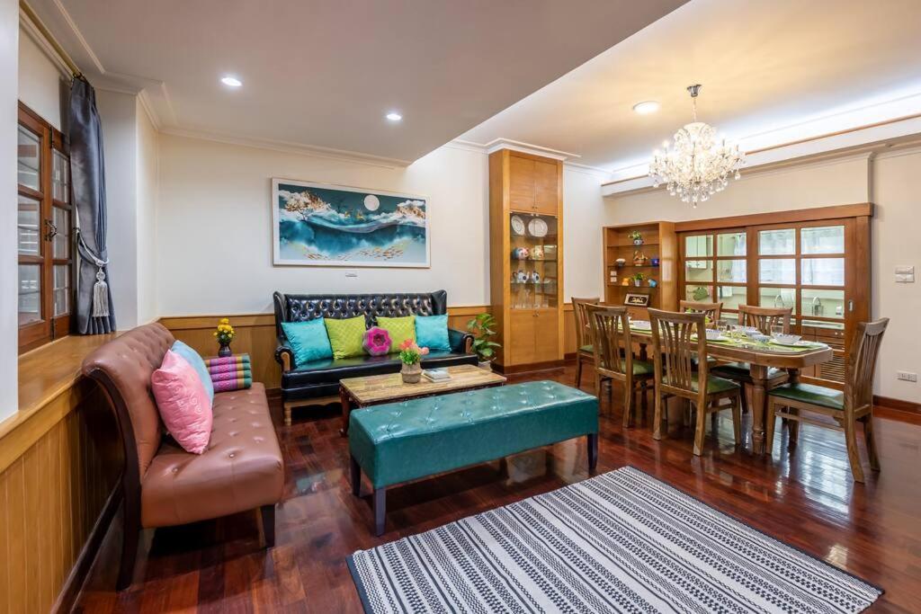 At Nana-5bed, Center, Nana Bts, Mbk, World, Siam * Bangkok