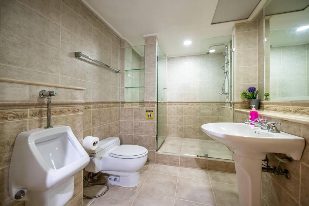 At Nana-5bed, Center, Nana Bts, Mbk, World, Siam Bangkok