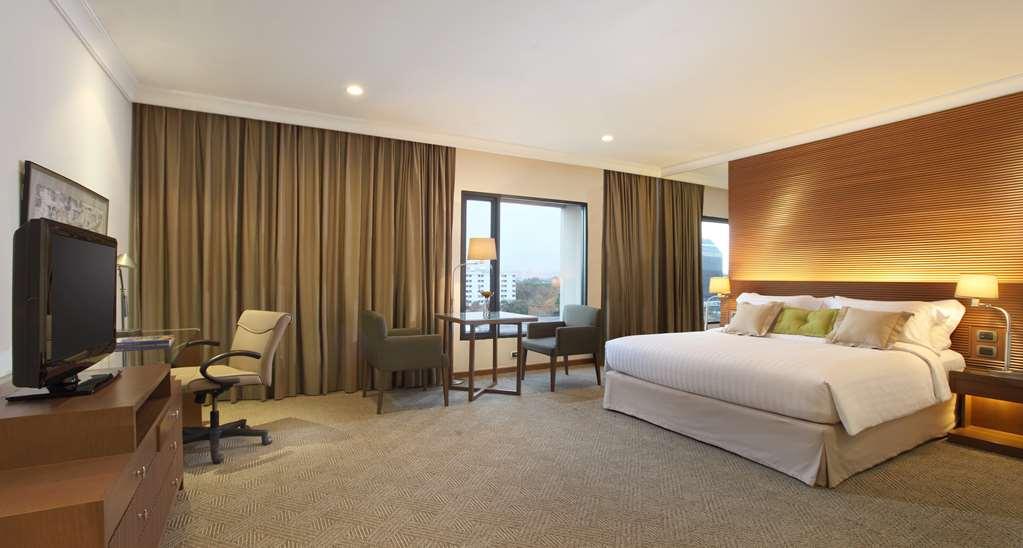 Dusit Princess Srinakarin Hotel