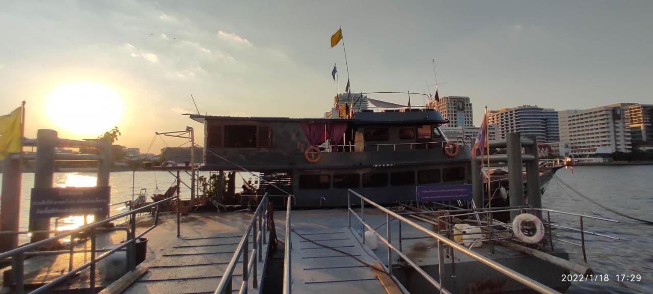 Sabai Sabai Liveaboard Bangkok Botel
