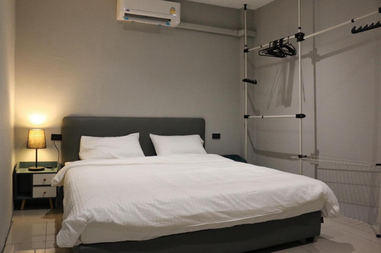 Nato House Ekkamai Apartahotel