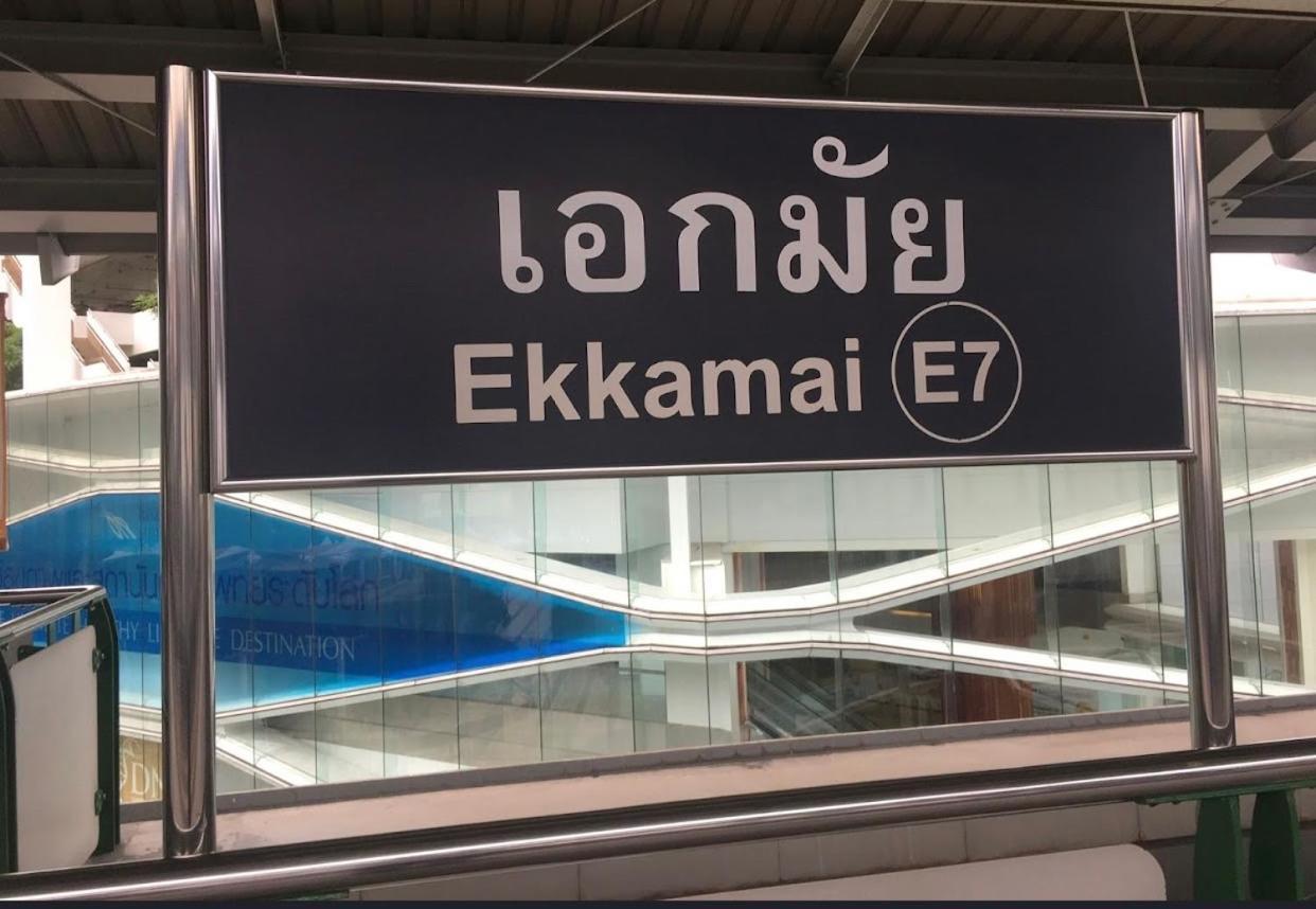 Khách sạn hẻo lánh Nato House Ekkamai *