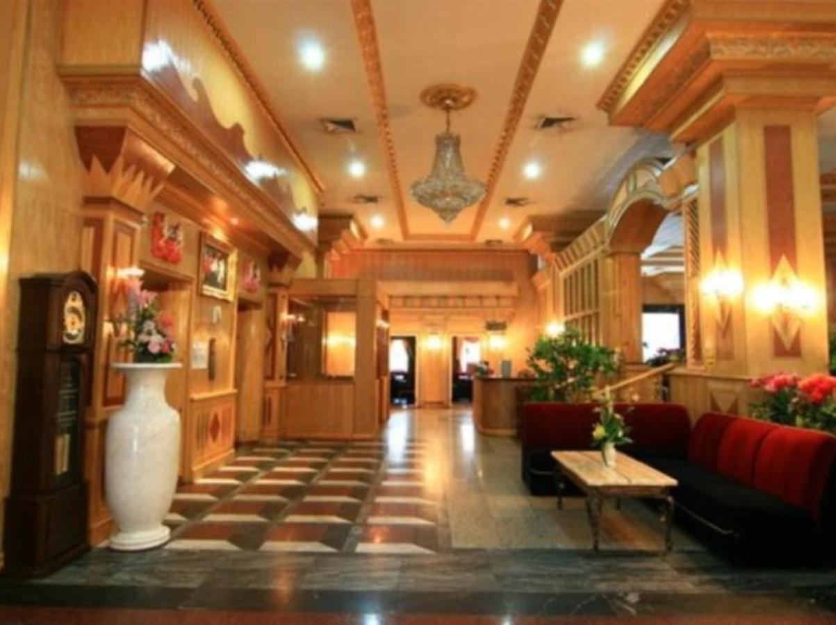 Hotell 13 Coins Airport Ngam Wong Wan - Domestic