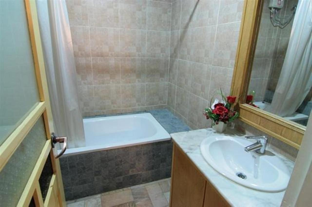Hotel 13 Coins Airport Ngam Wong Wan - Domestic