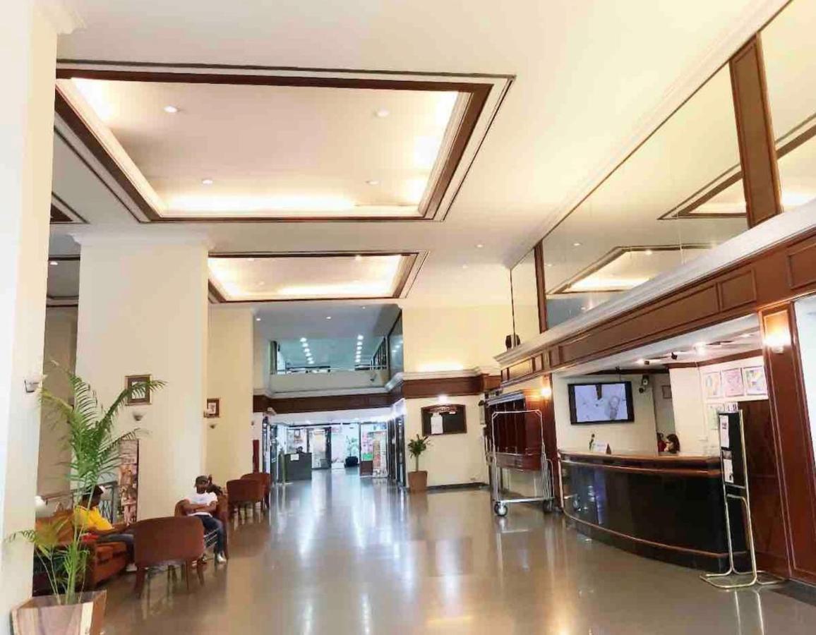 Omnitower Two Bedroom Cozy Appartement Bangkok