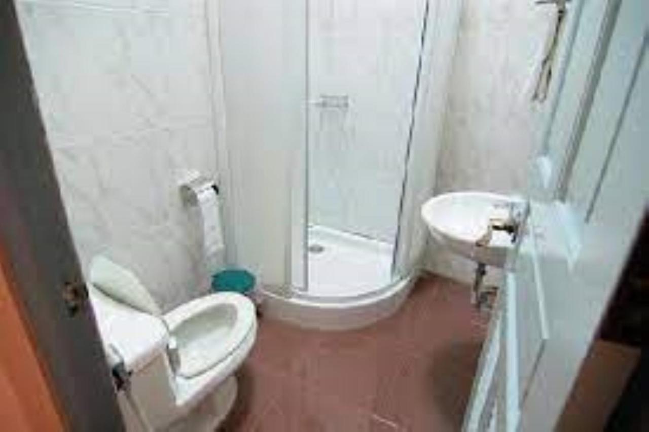 Hotell 13 Coins Airport Ngam Wong Wan - Domestic