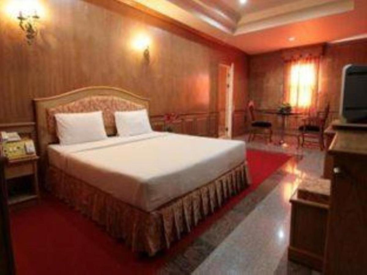 13 Coins Airport Ngam Wong Wan - Domestic 3*