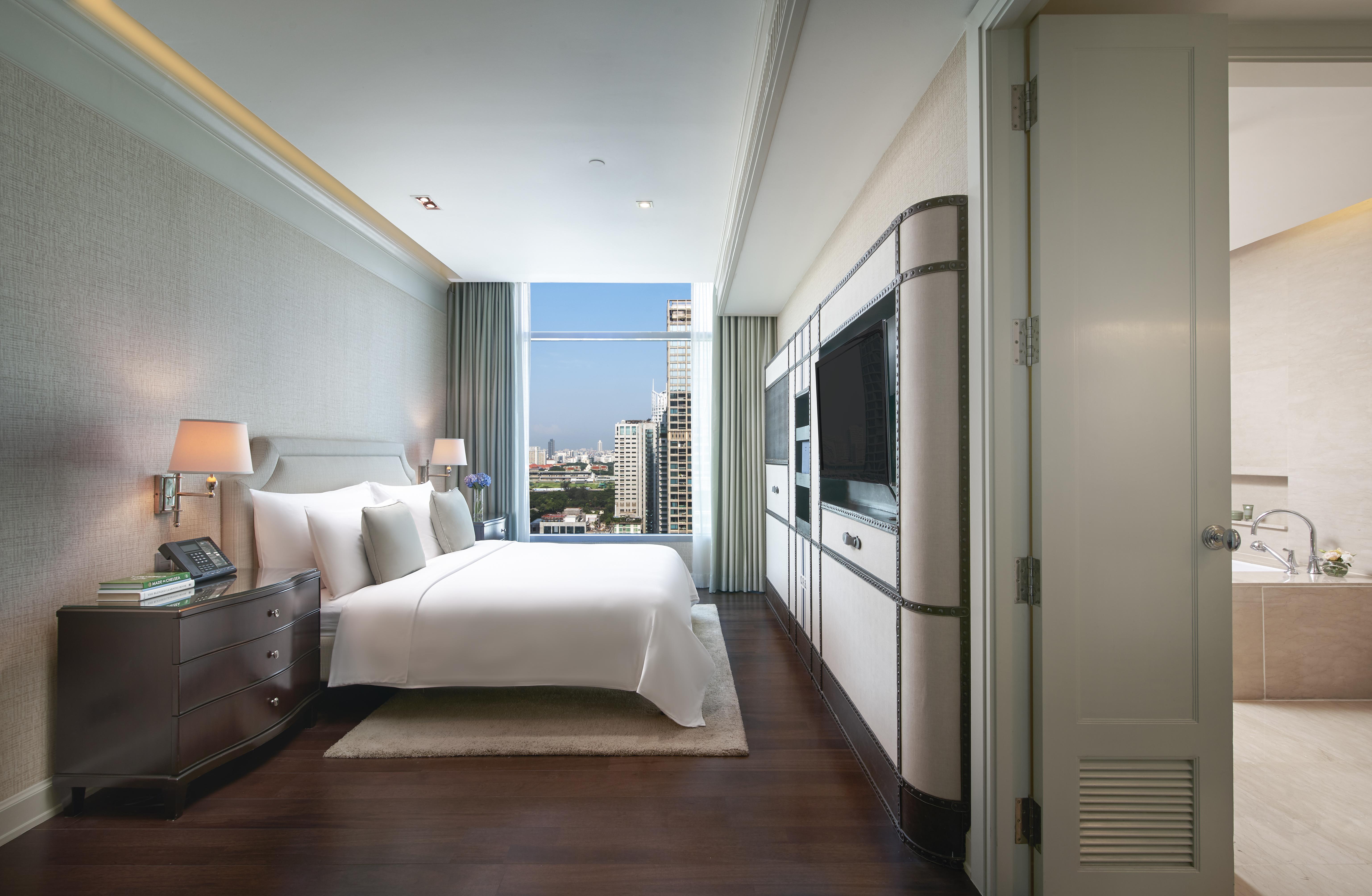 Oriental Hotel 5*