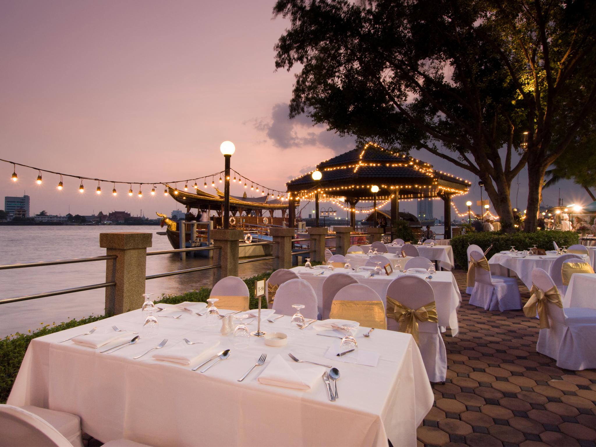 Khách sạn Montien Riverside Bangkok