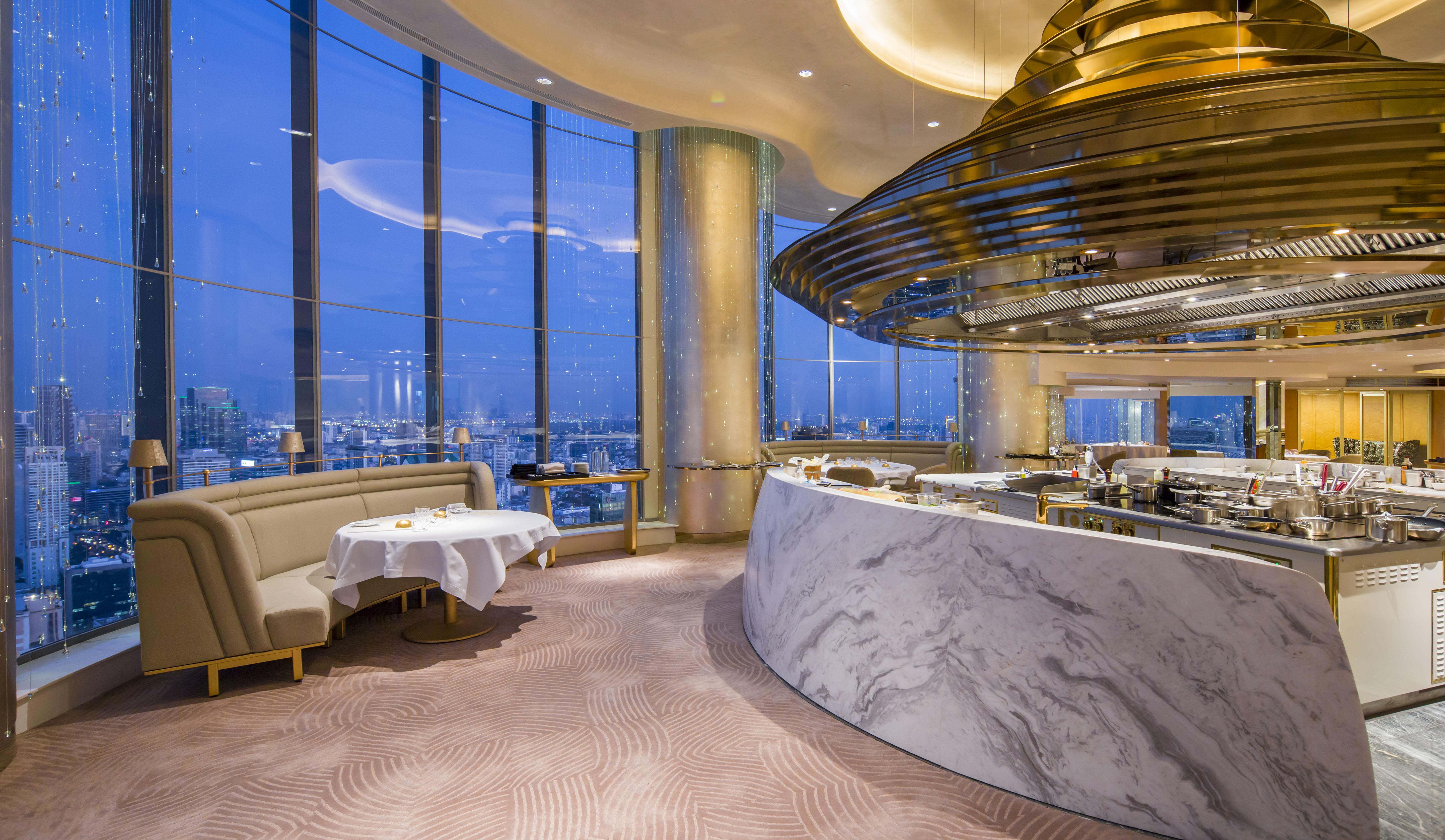 Khách sạn Lebua At State Tower 5*