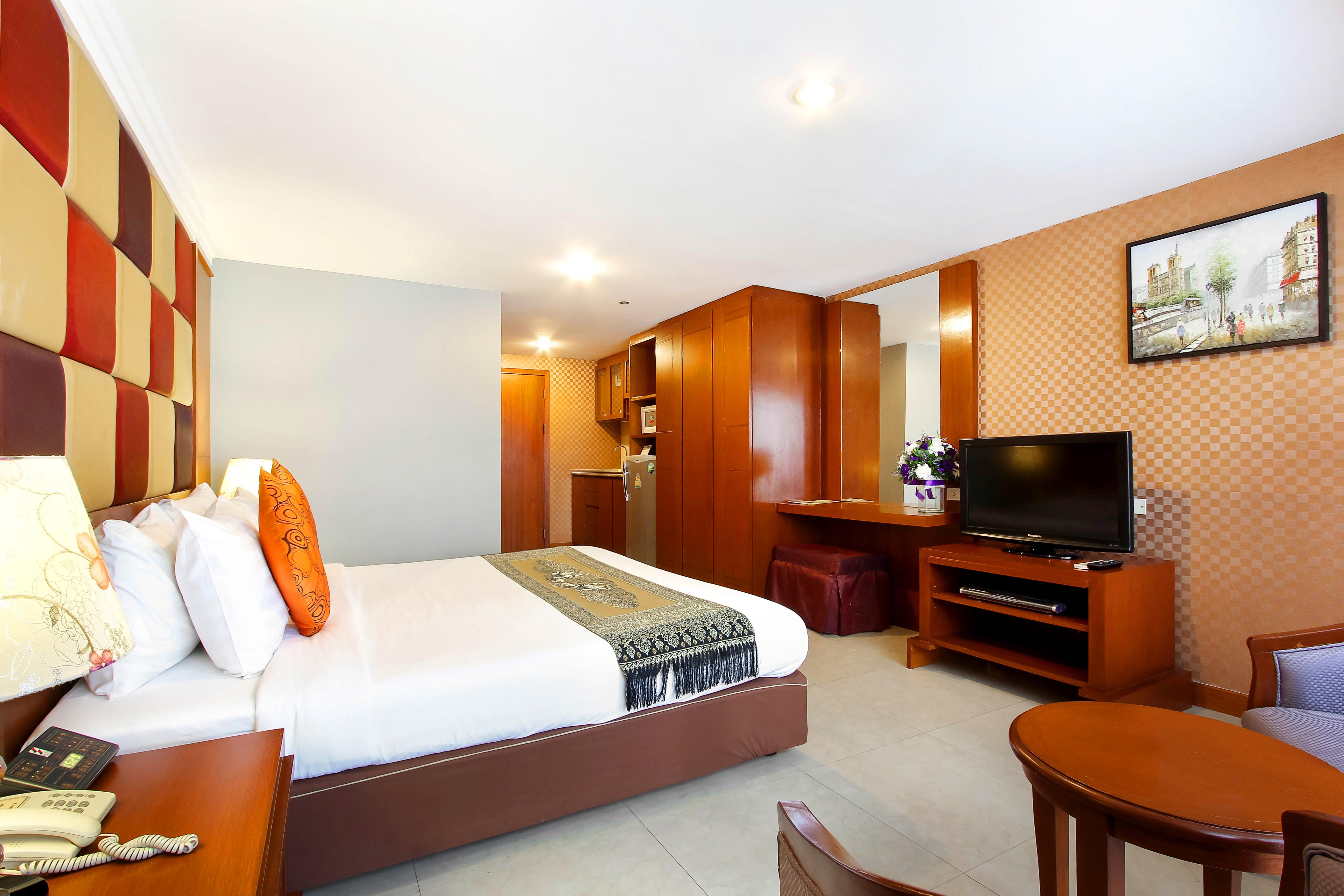 Bally Sukhumvit Hotel 3*