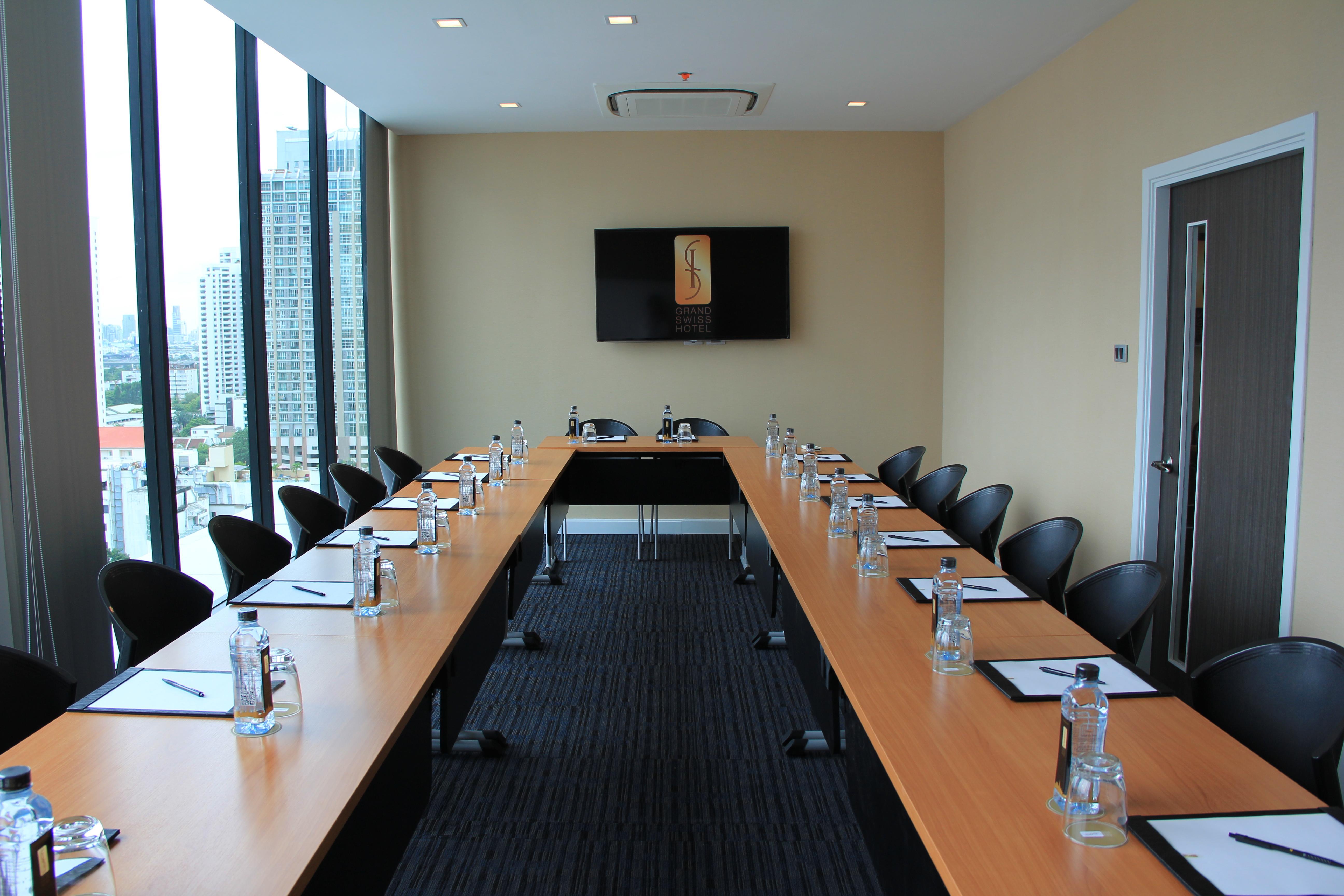 Ramada By Wyndham Sukhumvit 11 Hotel Bangkok