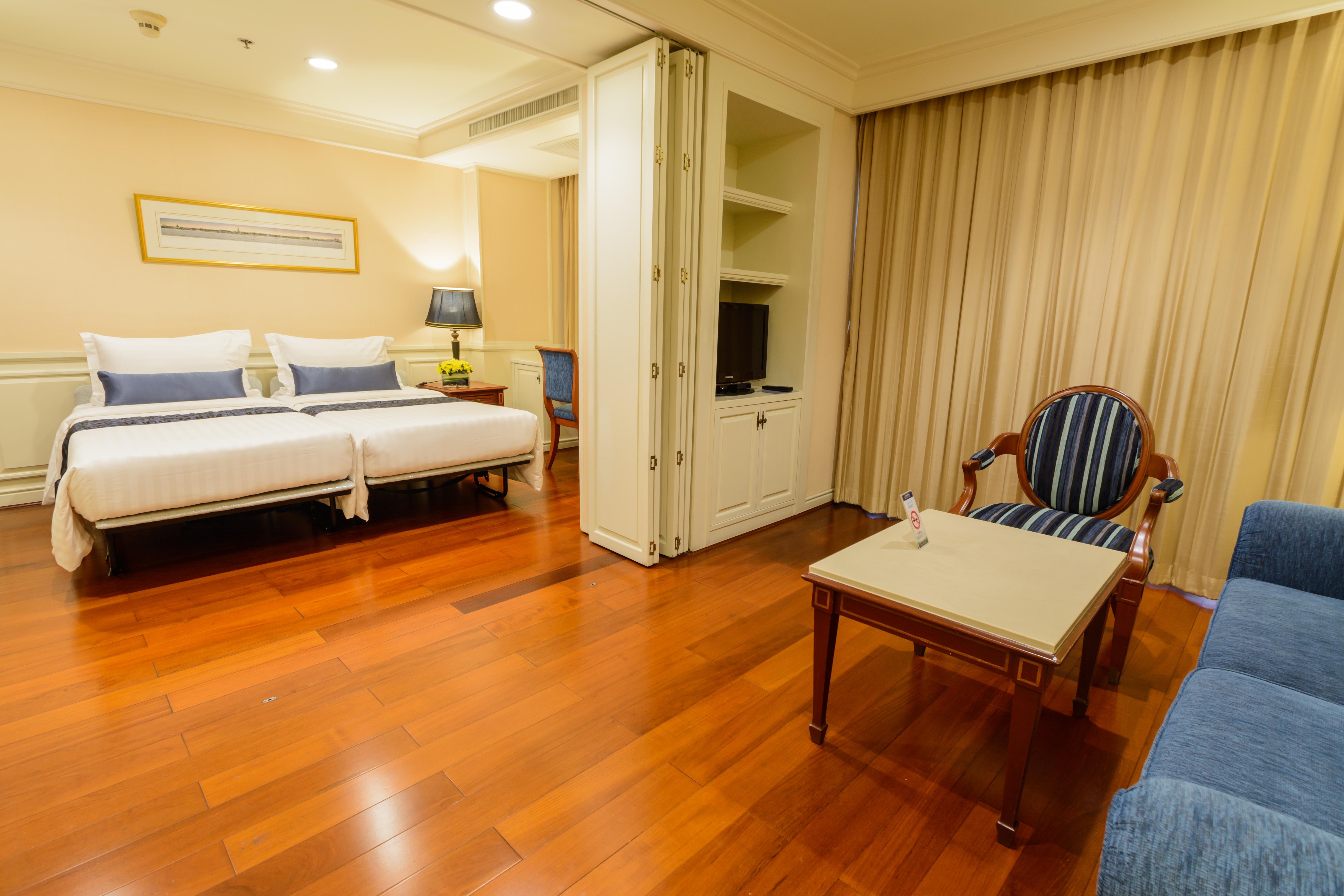 Centre Point Sukhumvit 10 Hotel 4*