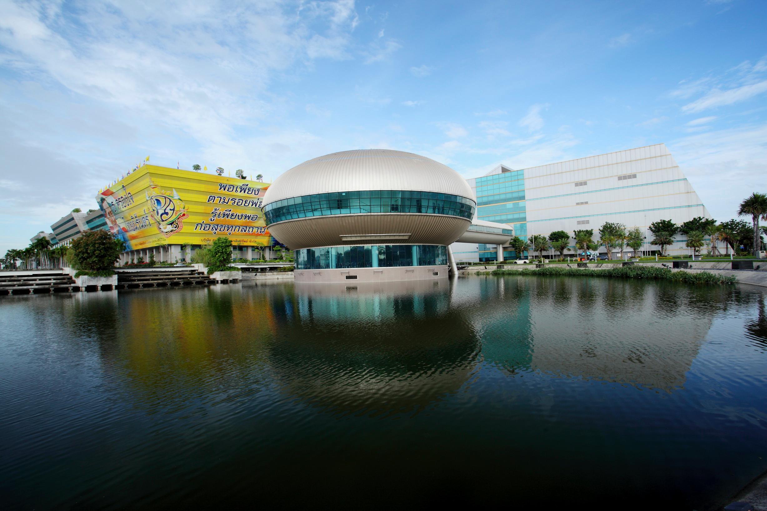 Centara Life Government Complex & Convention Centre Chaeng Watthana 4*