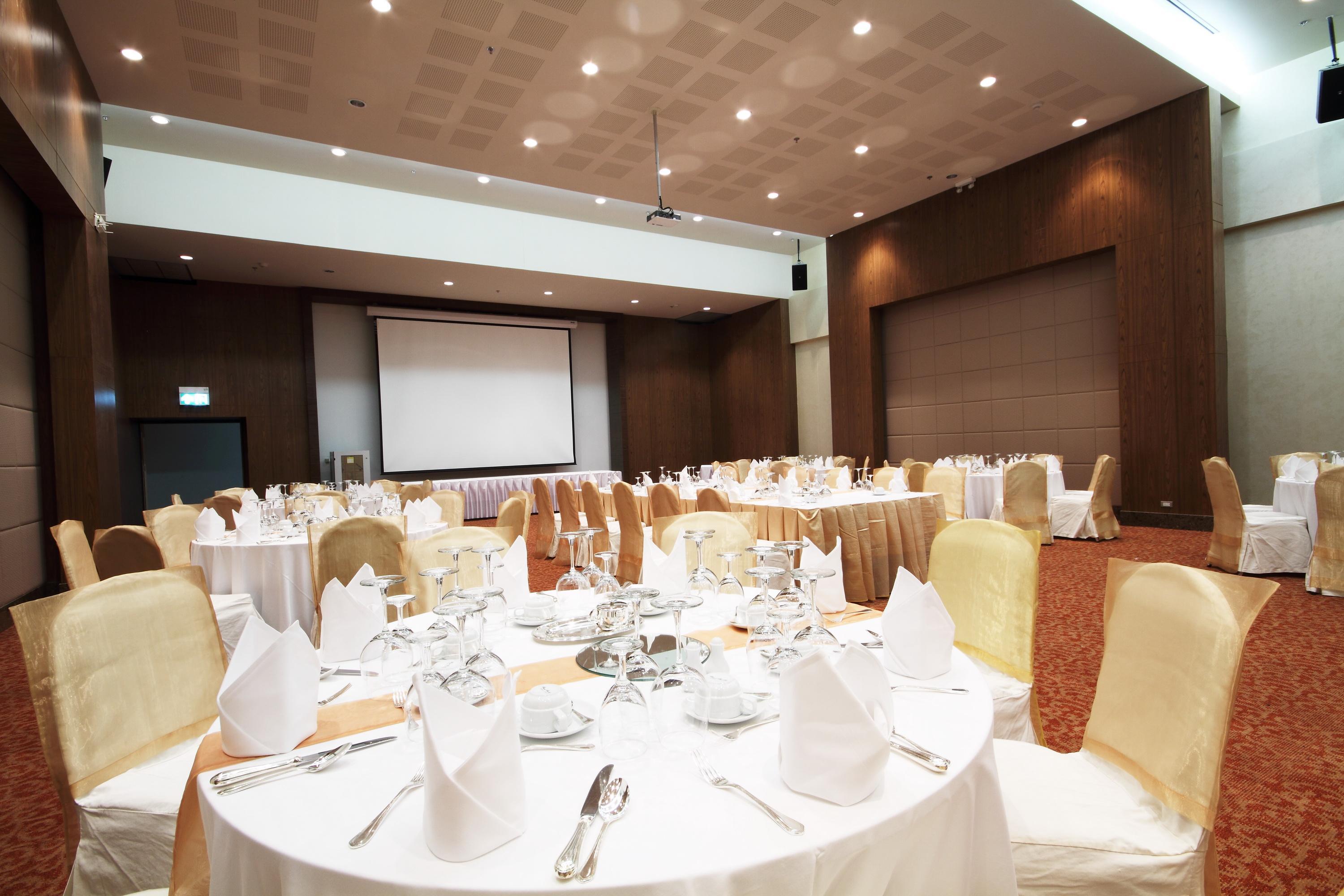 Centara Life Government Complex & Convention Centre Chaeng Watthana