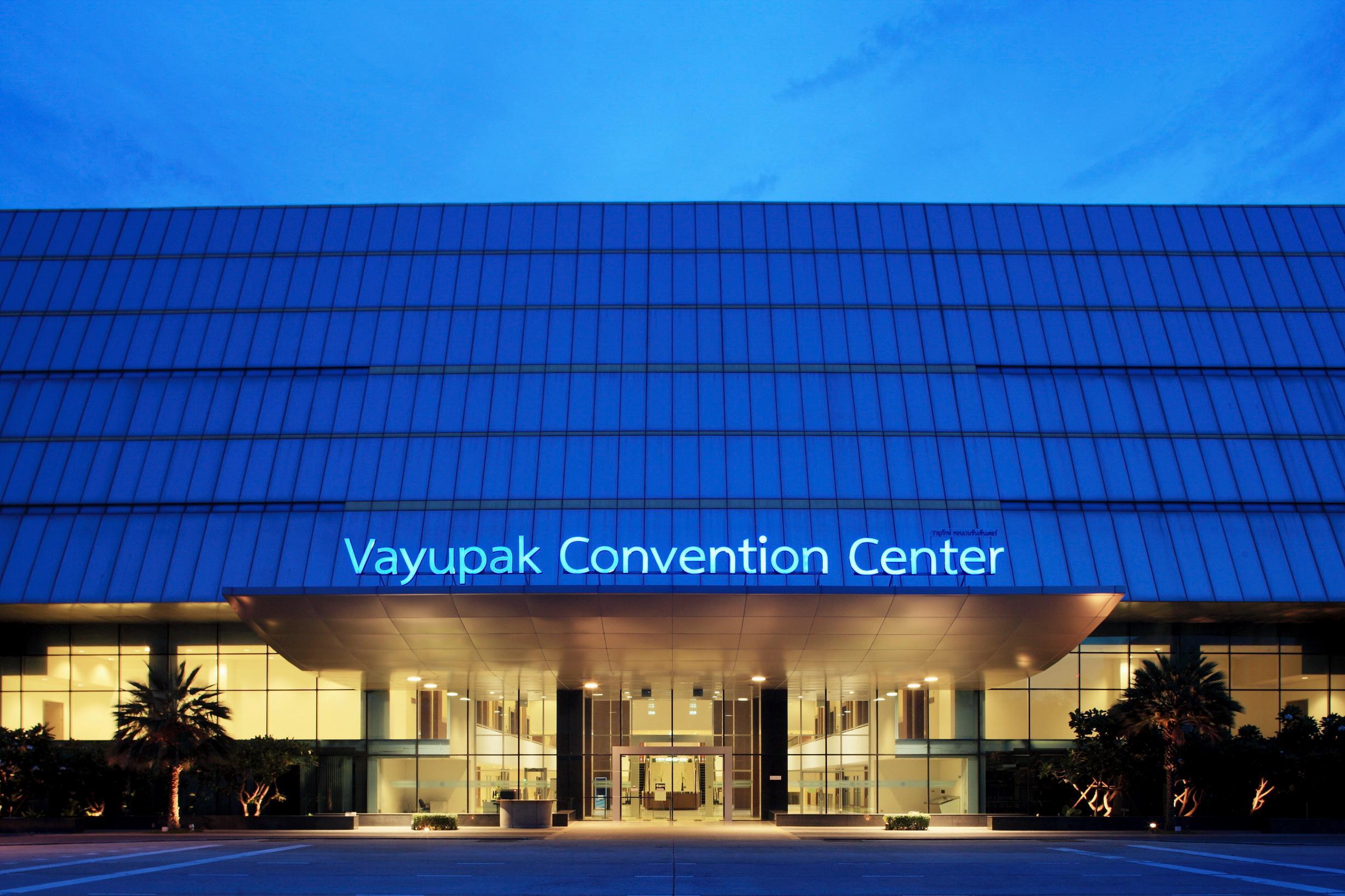 Centara Life Government Complex & Convention Centre Chaeng Watthana 4*
