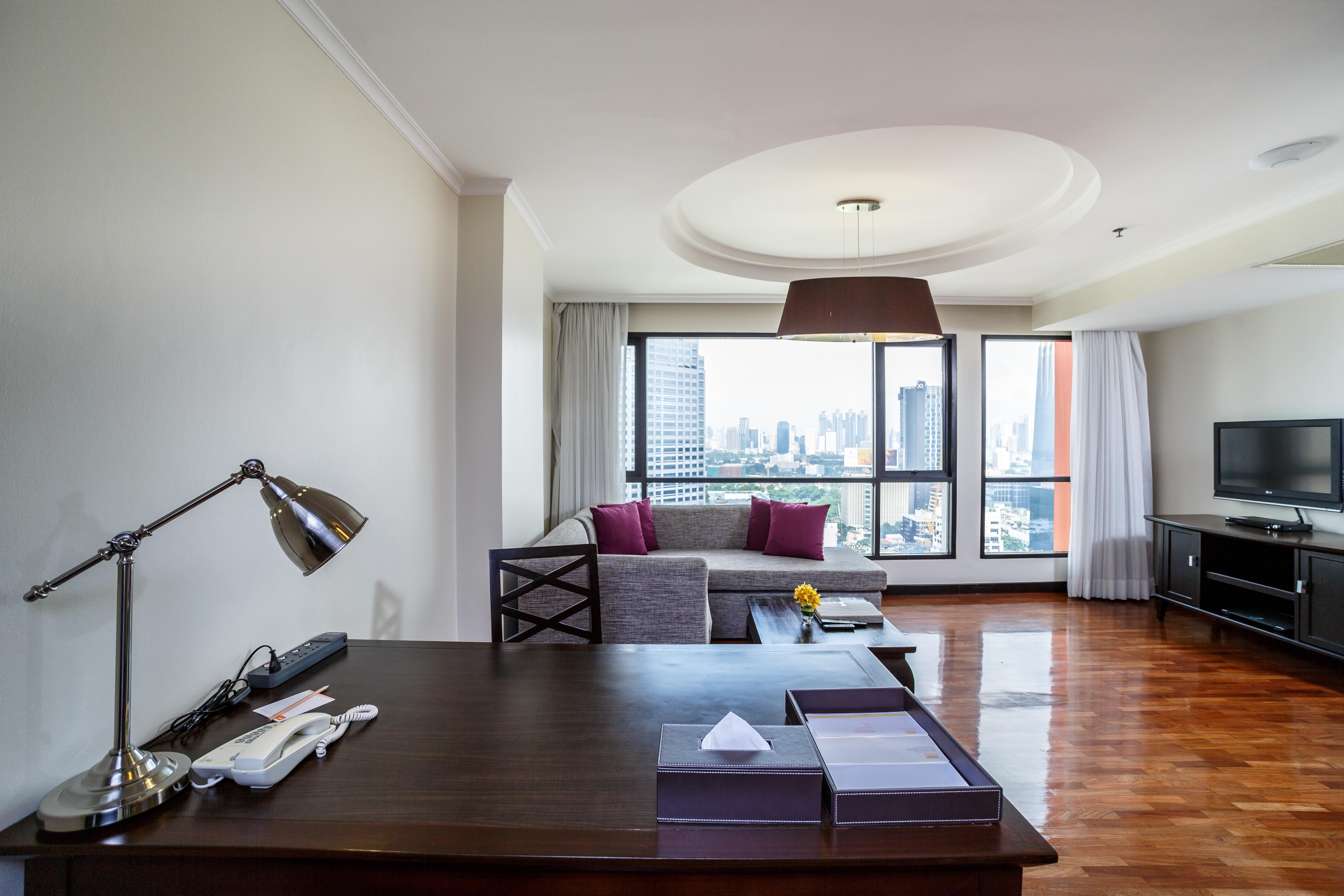 Bandara Silom, Hotel 4*