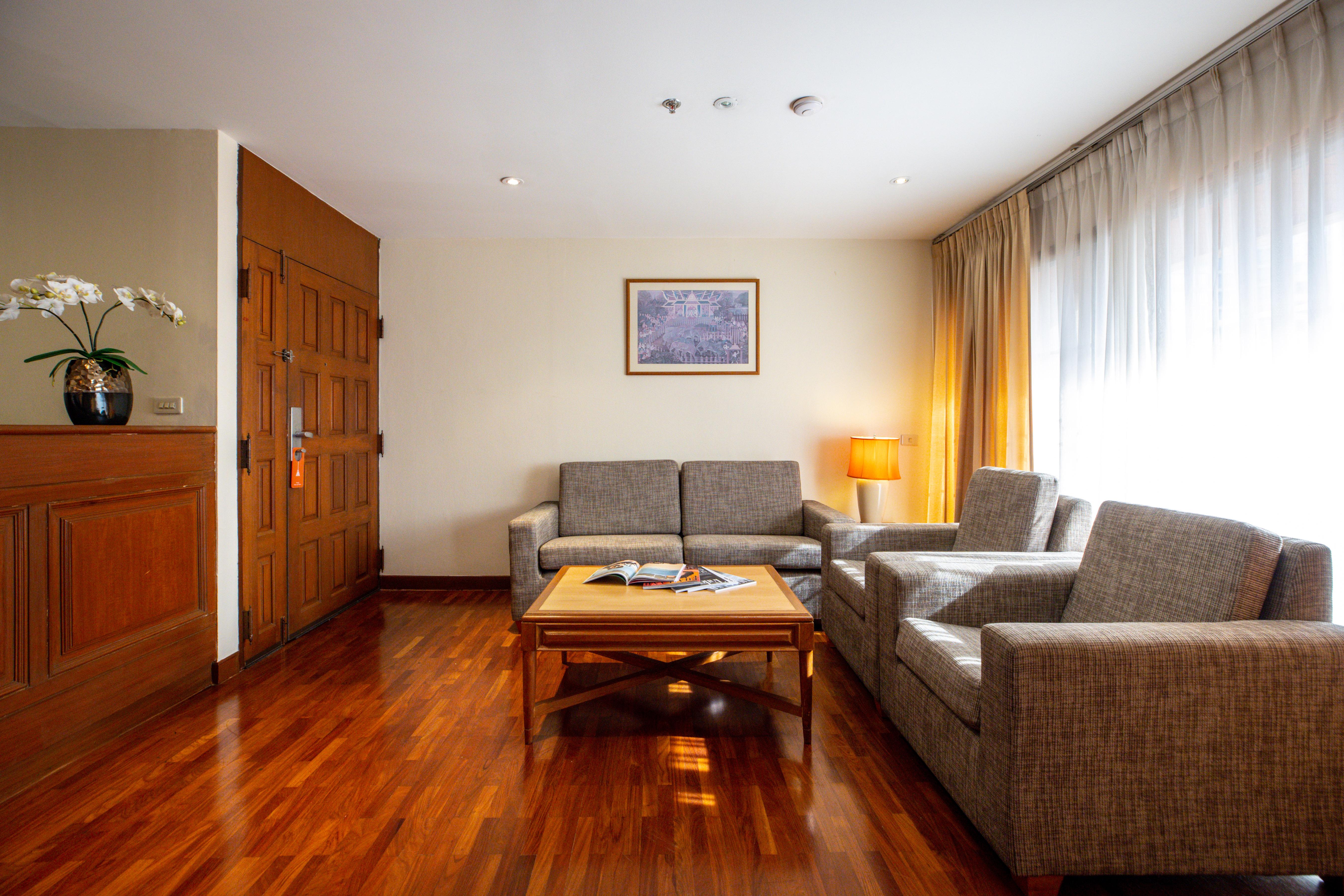 Bandara Silom, 4*