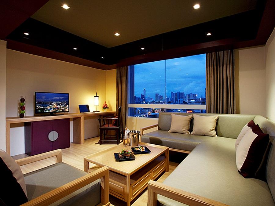 The Quarter Hualamphong By Uhg