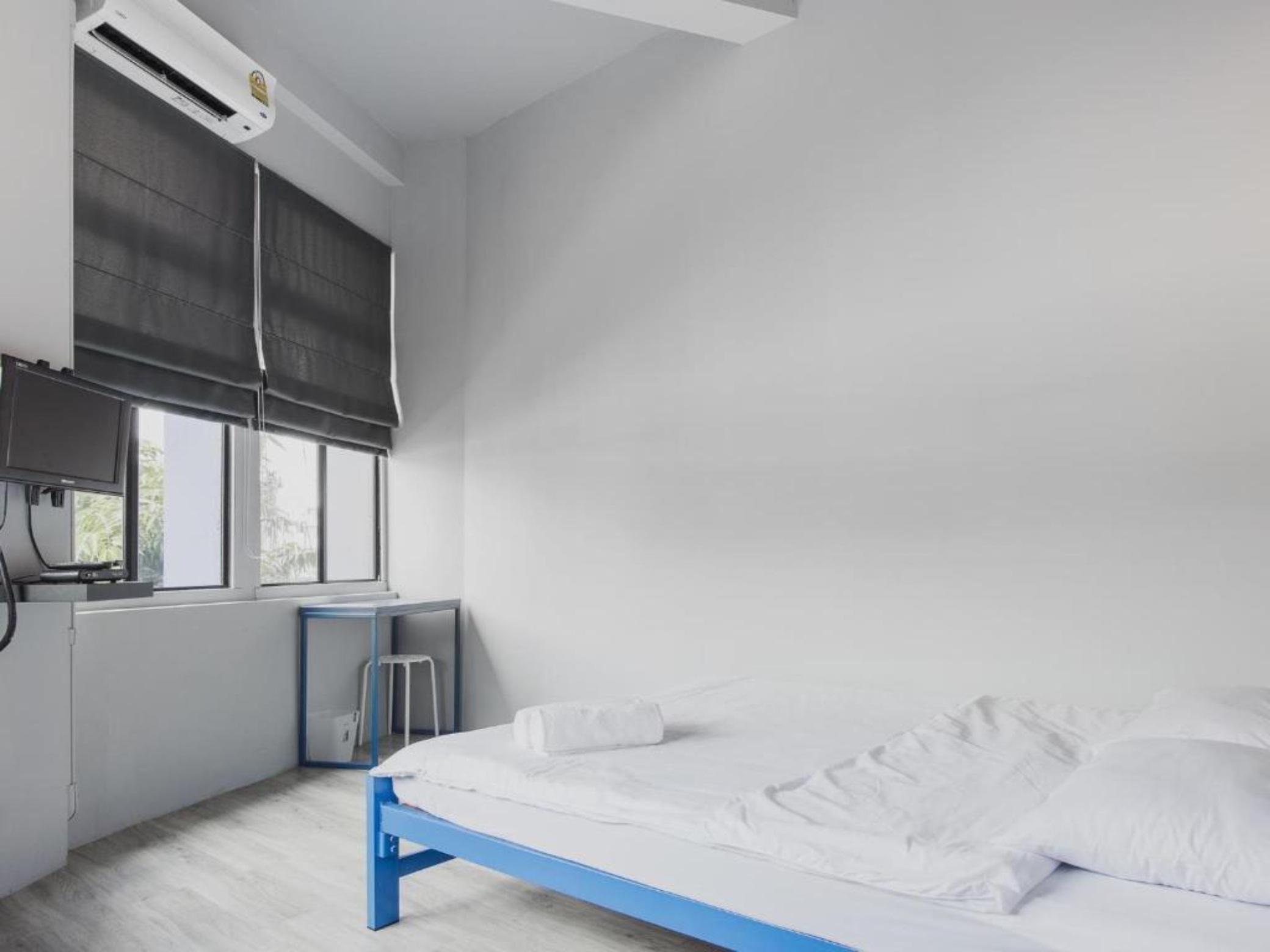 Hostal Loftel Station