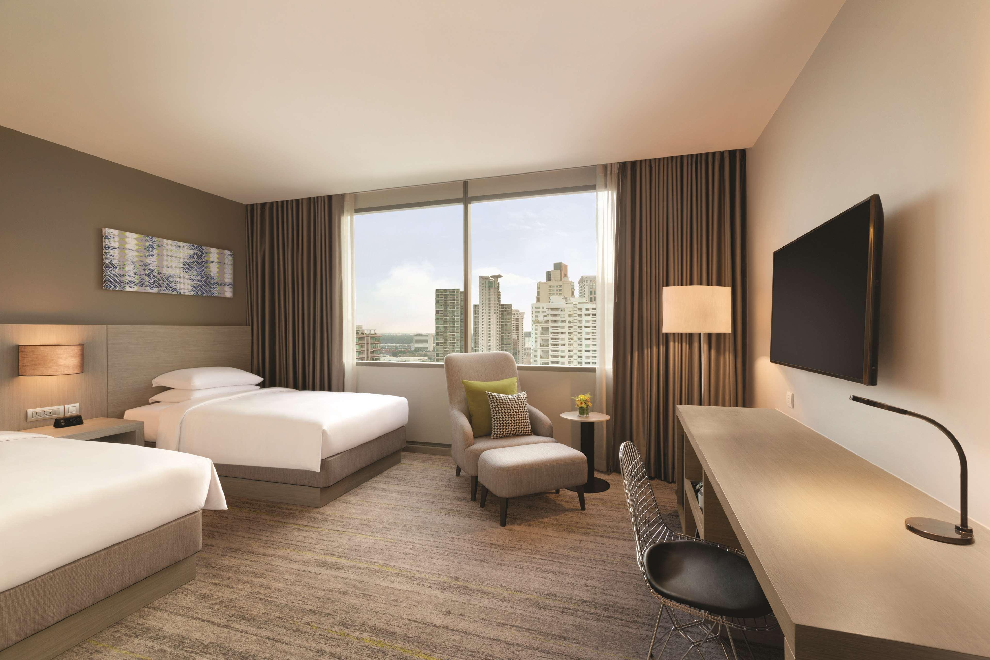 Hyatt Place Sukhumvit 24 4*