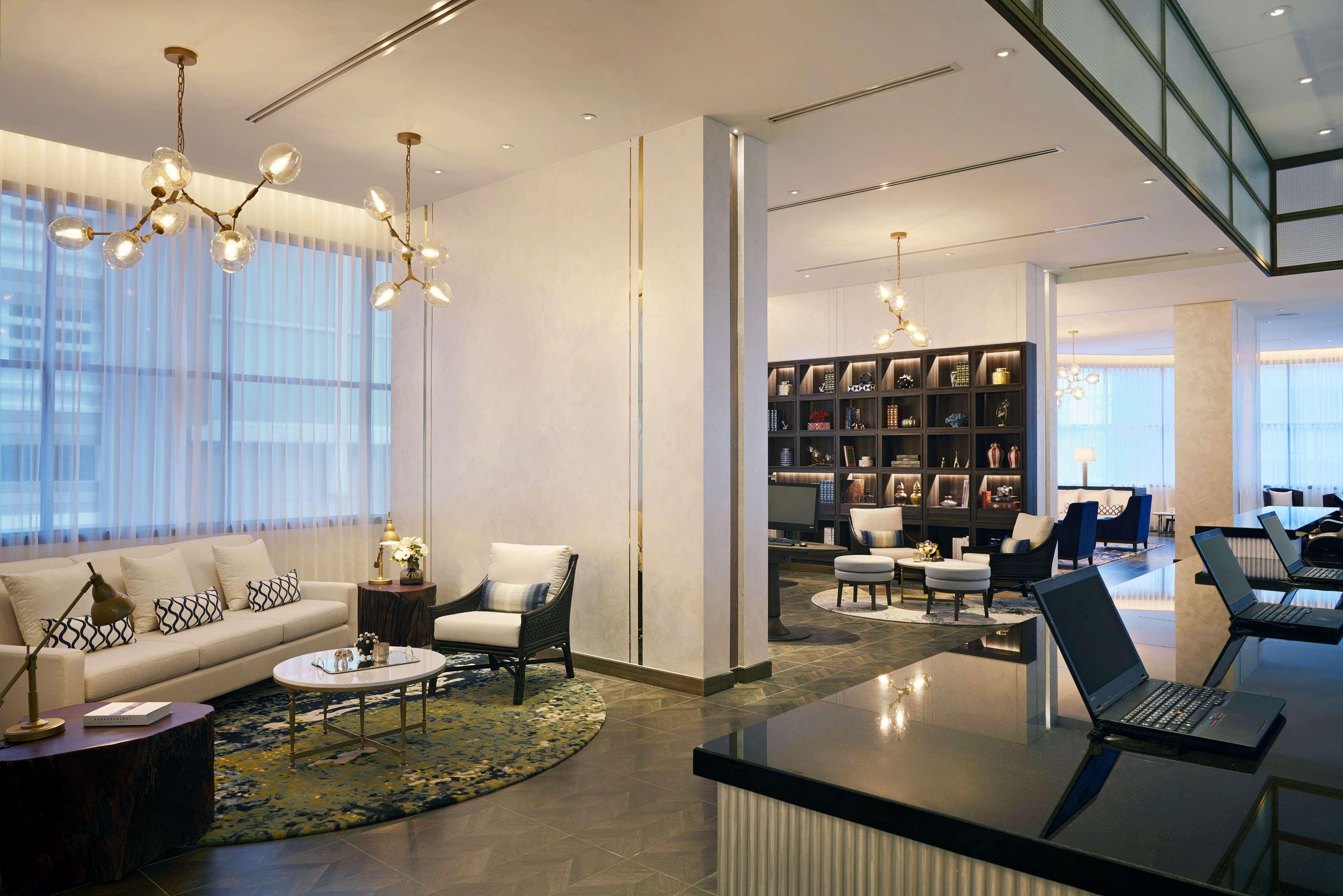 Hyatt Place Sukhumvit 24 4*