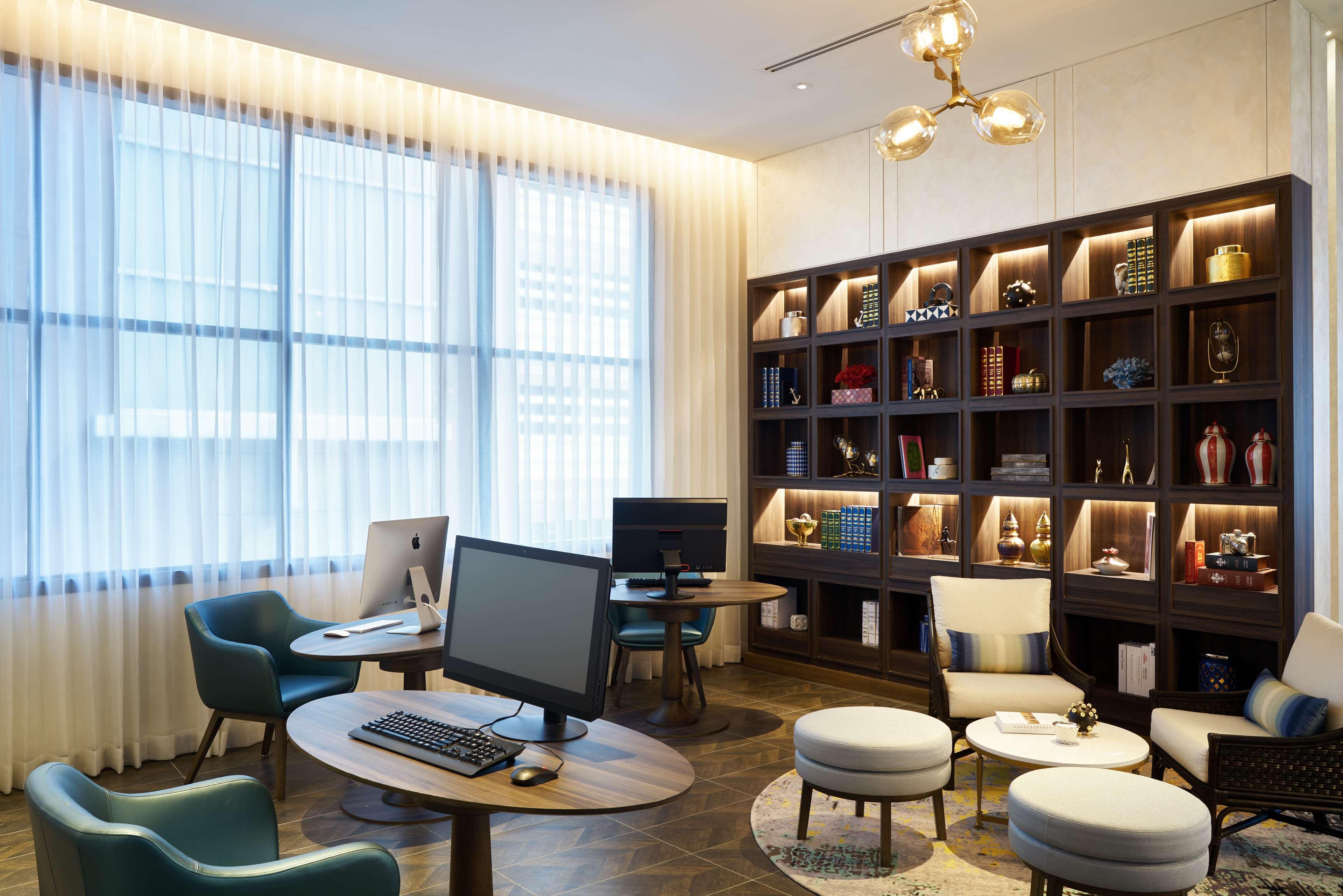Hyatt Place Sukhumvit 24 Hotel