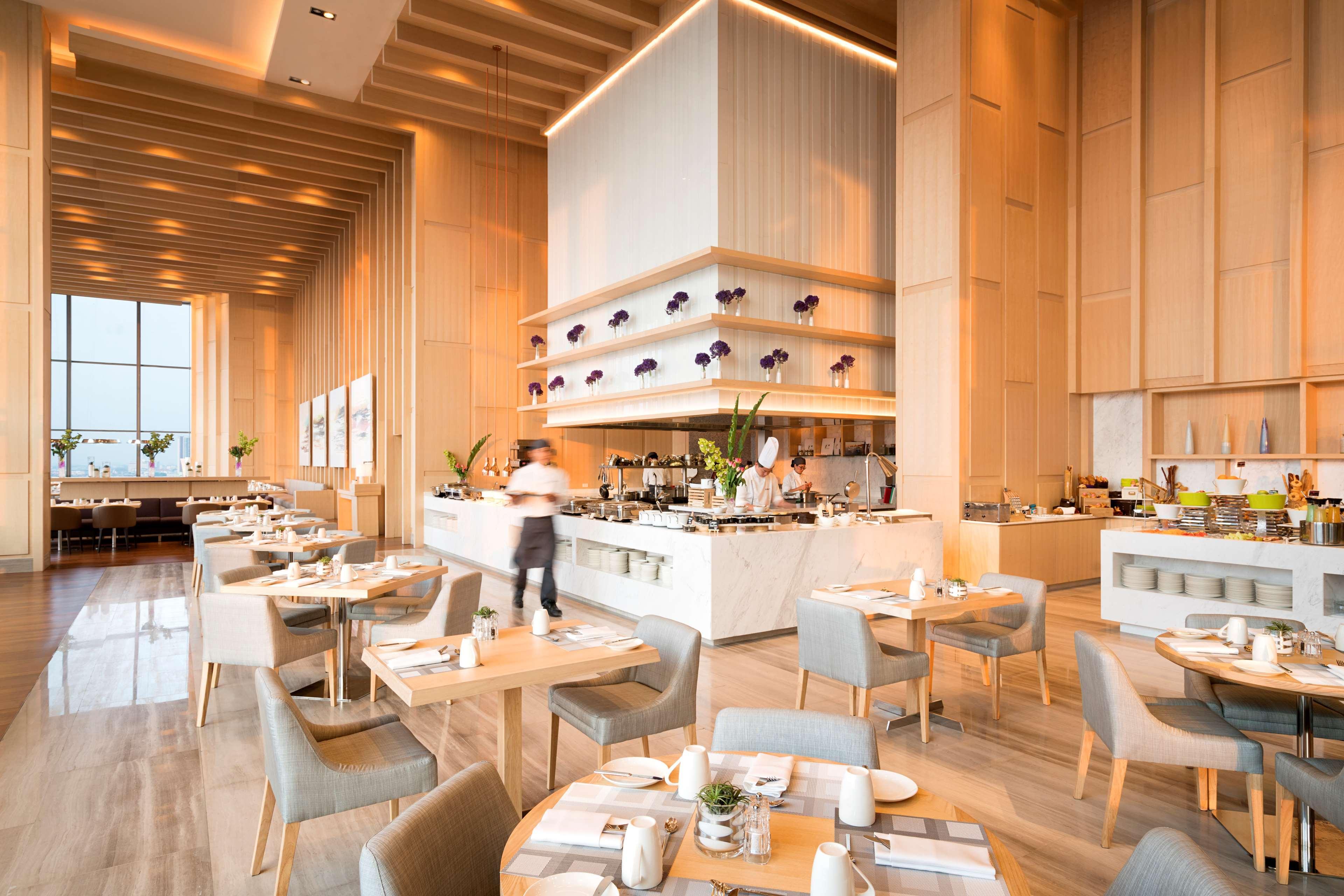 Hotel Avani Riverside 5*