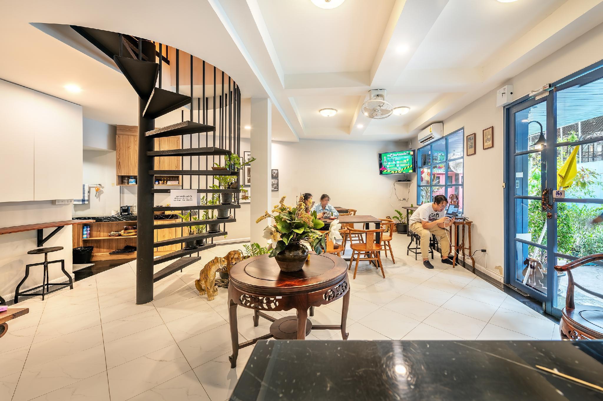 Bed & Breakfast Visut House Bangkok