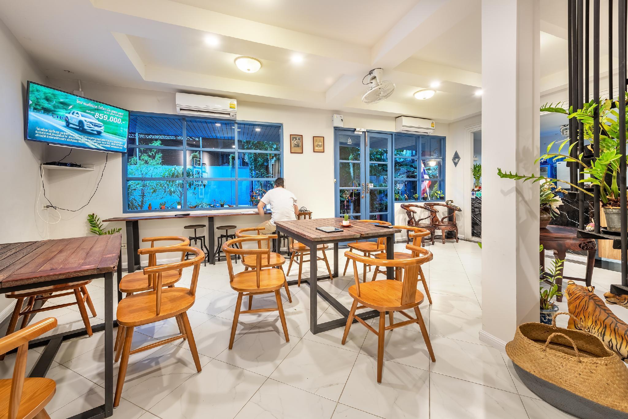 Bed & Breakfast Visut House 2*