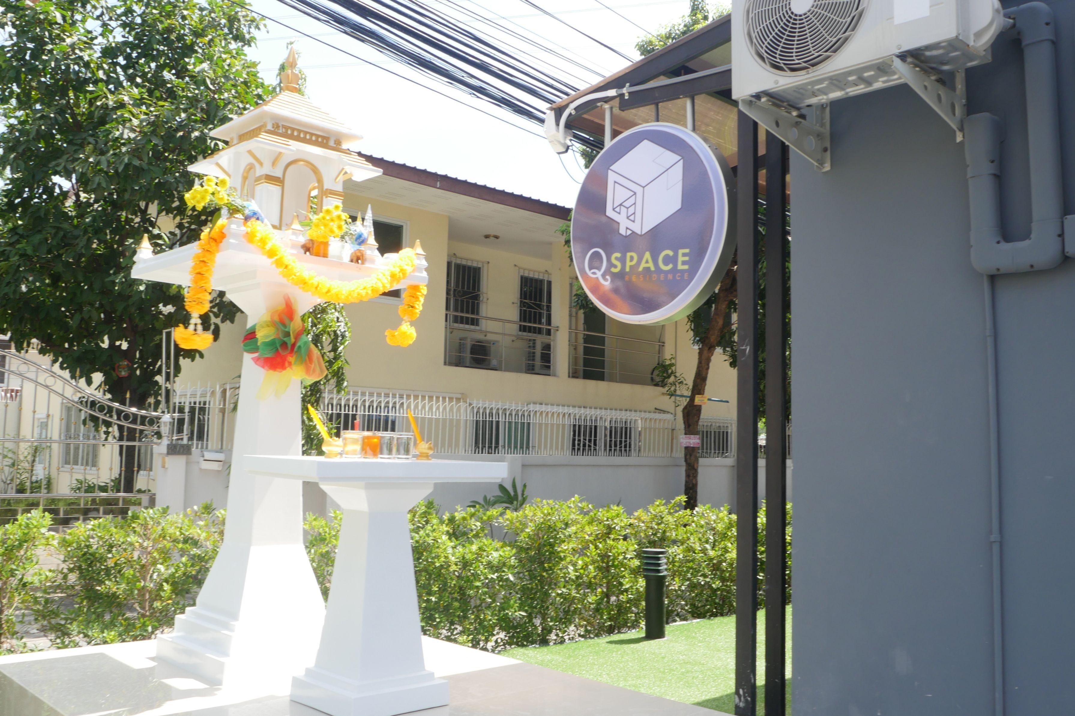 Q Space 3*