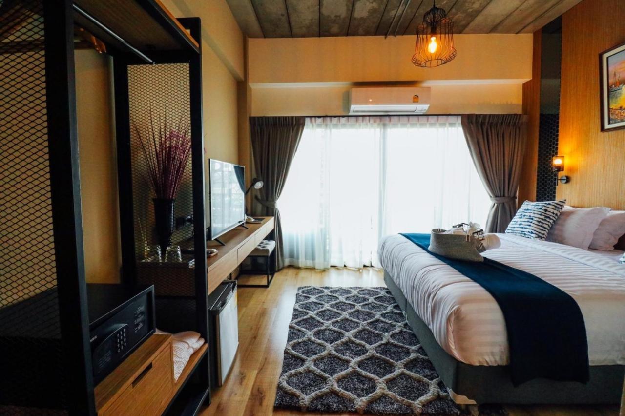 Tree​ For​ Rest​ Poshtel Asrama *
