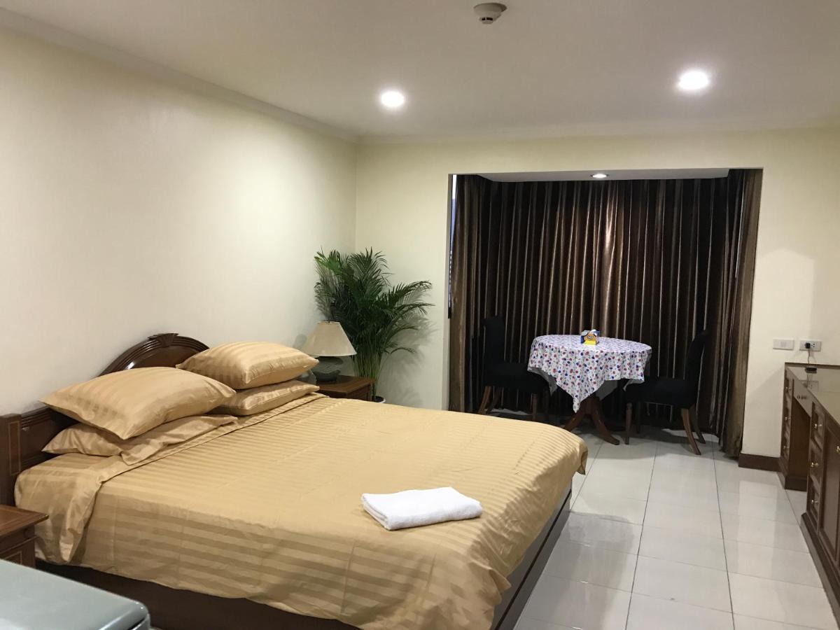 Omnitower Pool View Cozy Appartement *