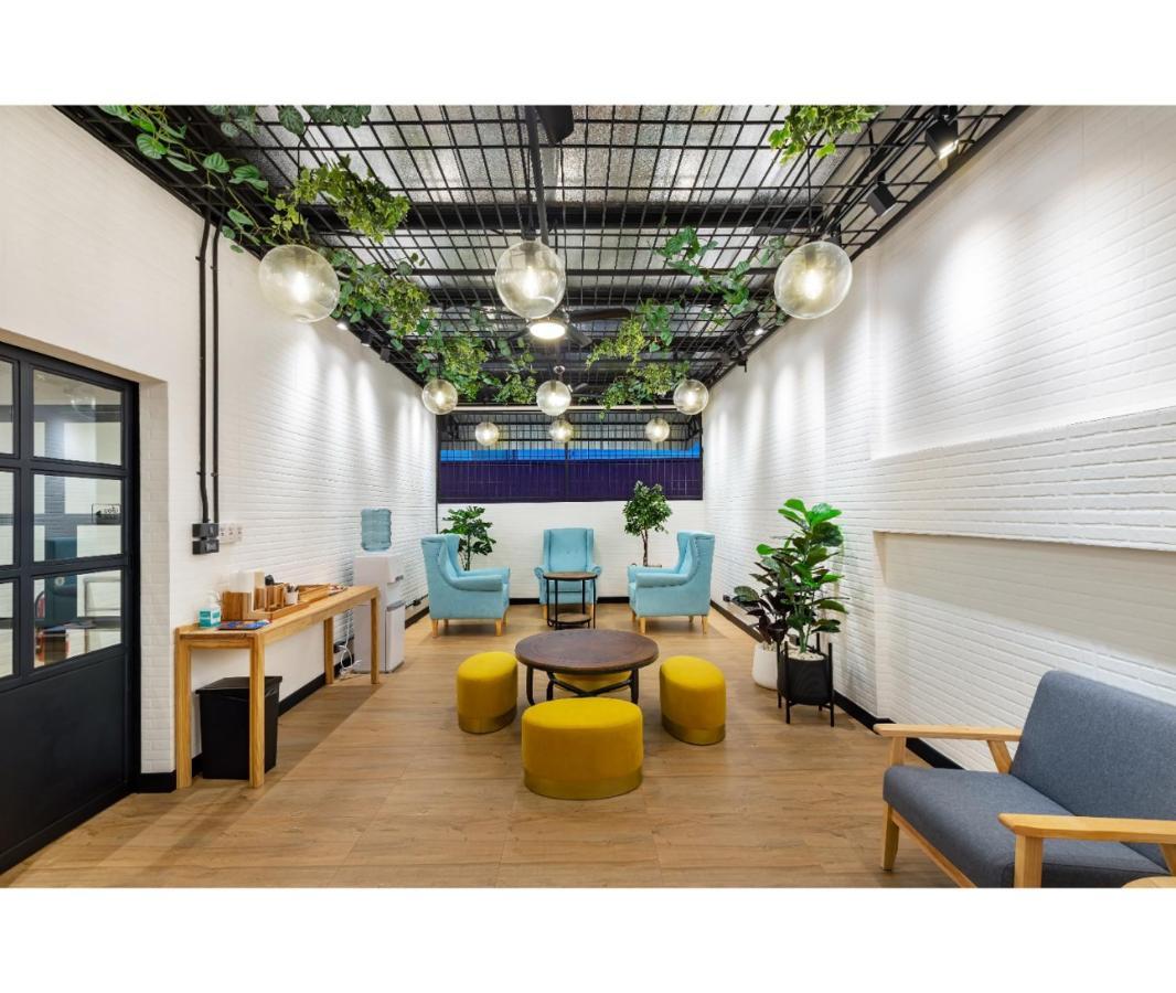 Albergue Siam Subway And Cafe *