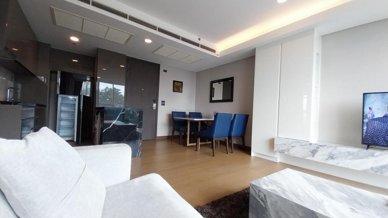 Luxury Queen Sirikit Asok Termianl 21 Apartment *